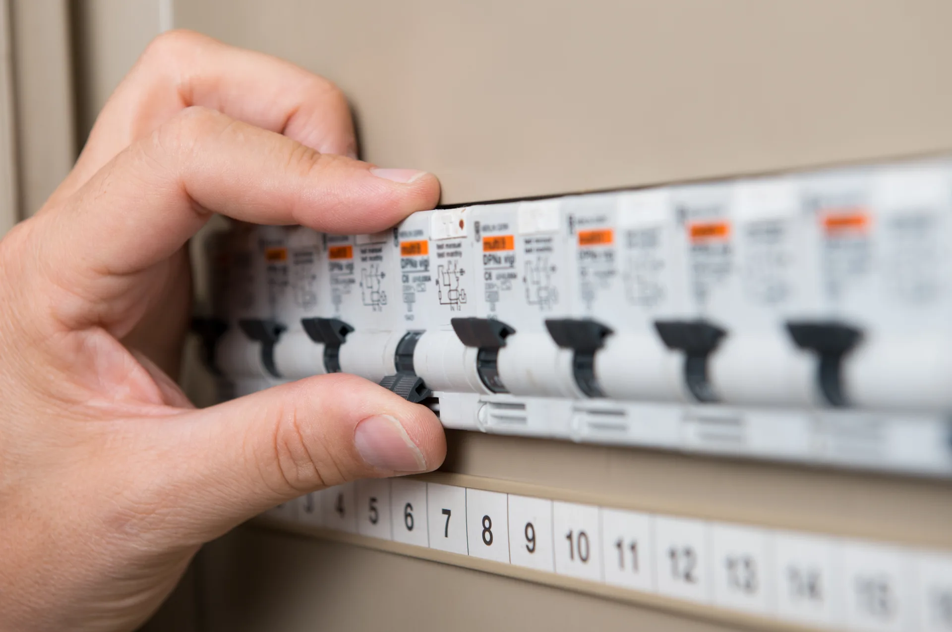 Electrician Hamilton, licensed electricians serving Hamilton